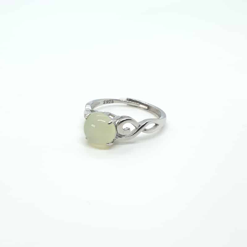 Bague en Jade naturelle montée sur un anneau ajustable en Argent 925 véritable