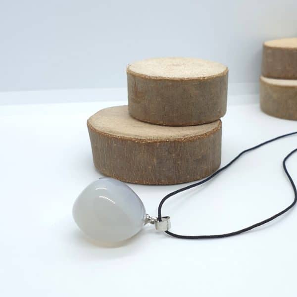 Collier pendentif en véritable pierre naturelle de Calcédoine