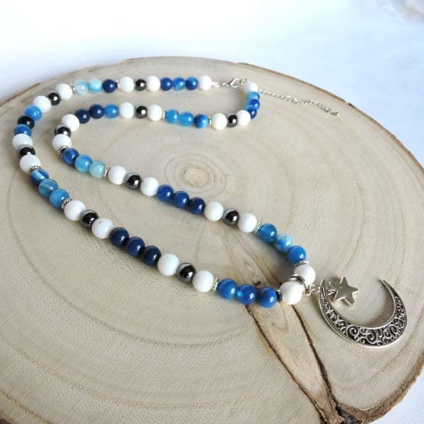Collier en Agate bleue, Opale et Hématite avec une breloque Lune et Etoile