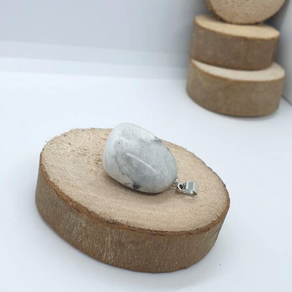 Collier pendentif en véritable pierre naturelle d'Howlite