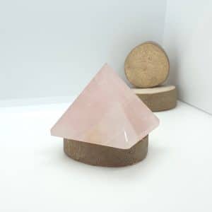 Pyramide en véritable pierre de Quartz rose