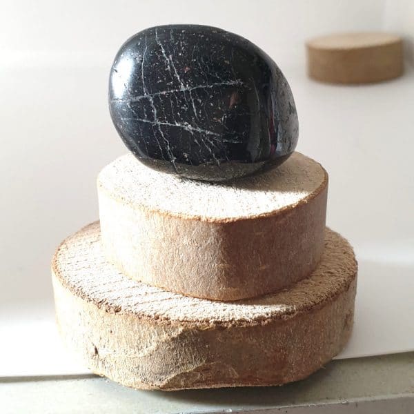 Pierre roulée en véritable Tourmaline noire