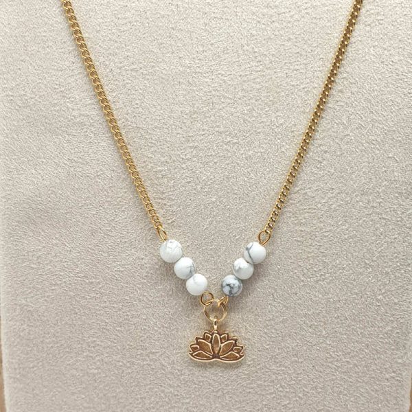 Parure en Howlite naturel avec une fleur de lotus