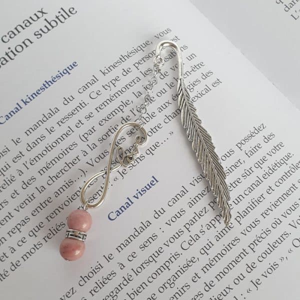 Marque-page "Love" en pierre naturelle de Rhodonite