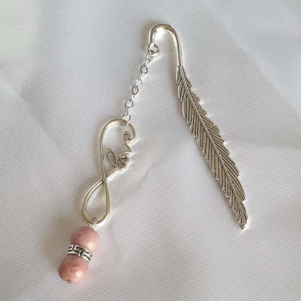 Marque-page "Love" en pierre naturelle de Rhodonite