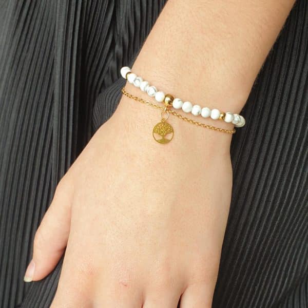 Bracelet en pierres naturelles d'Howlite avec la breloque arbre de vie