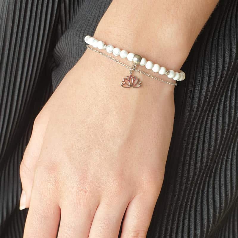 Bracelet double rang en véritables pierres naturelles d’Howlite en perles 4mm et en acier inoxydable argent