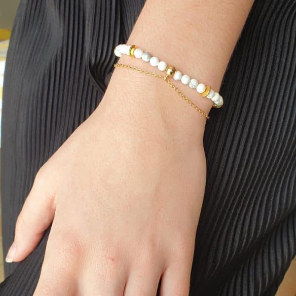 Bracelet en pierres naturelles d'Howlite et acier inoxydable or