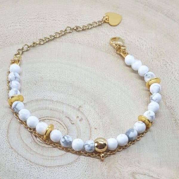 Bracelet en pierres naturelles d'Howlite et acier inoxydable or
